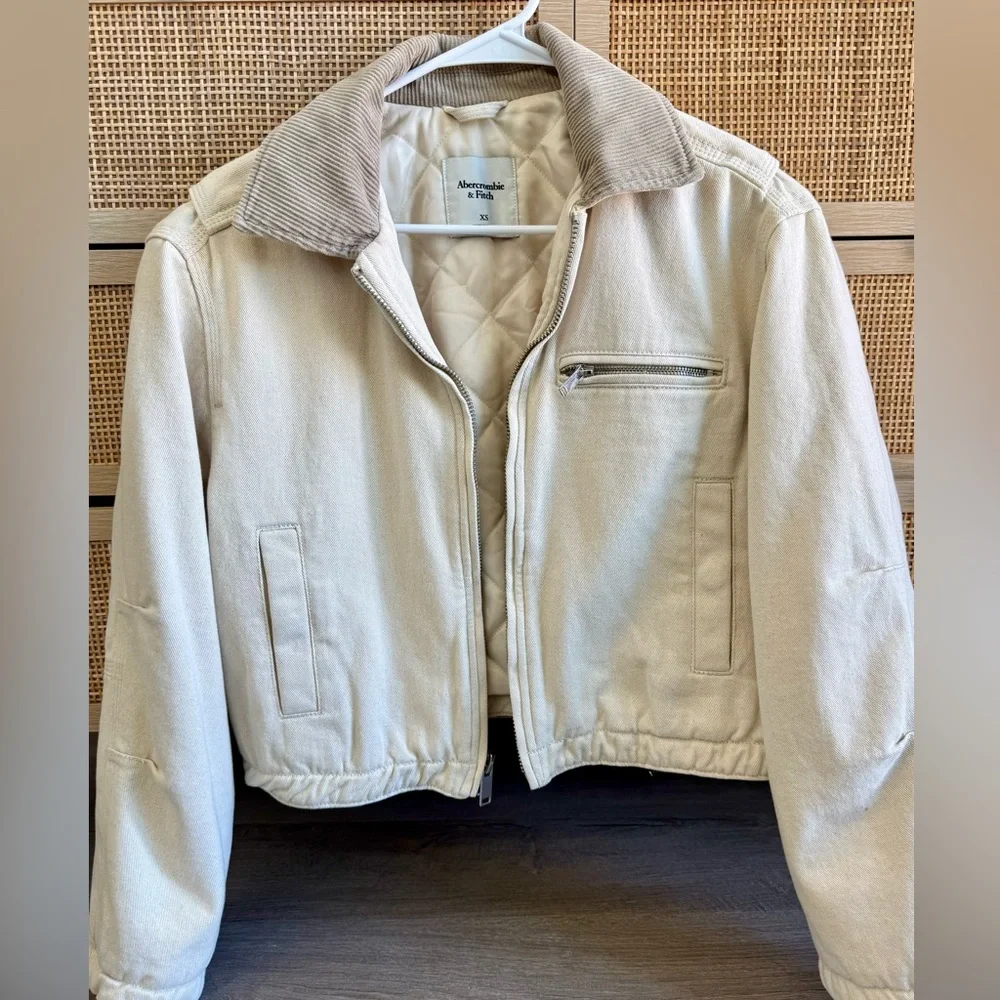 Abercrombie & Fitch Women's Beige Bomber Jacket - Picture 1 of 6